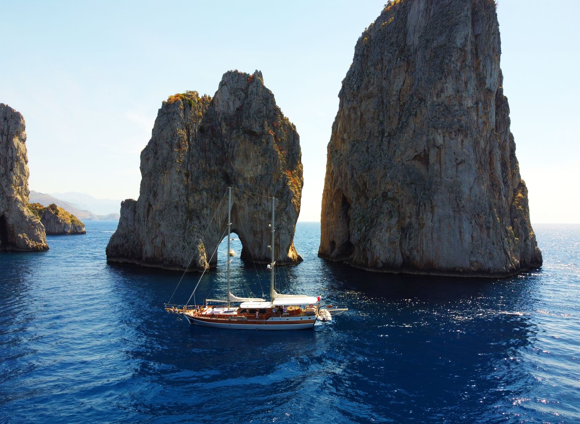 Dietro il progetto Plaghia Charter: branding, video e content strategy per il turismo